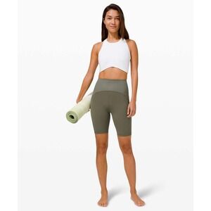 Lululemon Womens Blissful Bend Super Hi-Rise 8" Shorts Size 10 Green Yoga